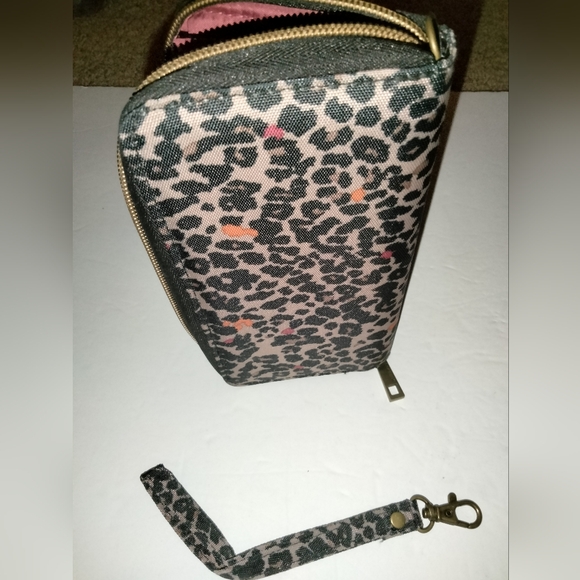 Travelon (Multicolor) Animal Print RFID Block Single Zip Around Wristlet Wallet - Picture 8 of 11